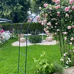 The House Of Roses ゲストハウス