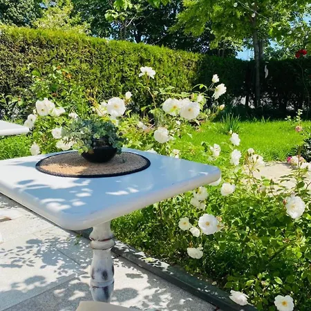 Pensionat The House Of Roses 4*