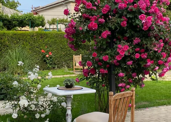 The House Of Roses Gæstehus 4*